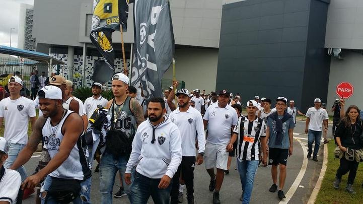 A Polcia Militar impediu os torcedores do Atltico de acessarem o terminal onde Dudamel iria desembarcar