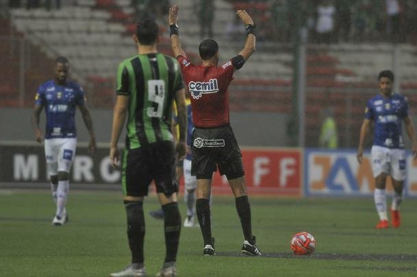 Fotos da partida entre Amrica e Cruzeiro, no Independncia, pelo Campeonato Mineiro
