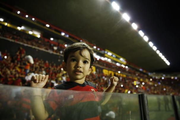 Foi sofrido, foi suado, mas o Sport voltou  Srie A. Depois de sair perdendo a partida diante da Ponte Preta, o Leo virou o jogo com dois gols de Guilherme, artilheiro da Segunda Diviso, com 17 gols e sacramentou o acesso na ltima partida em seu reduto no ano