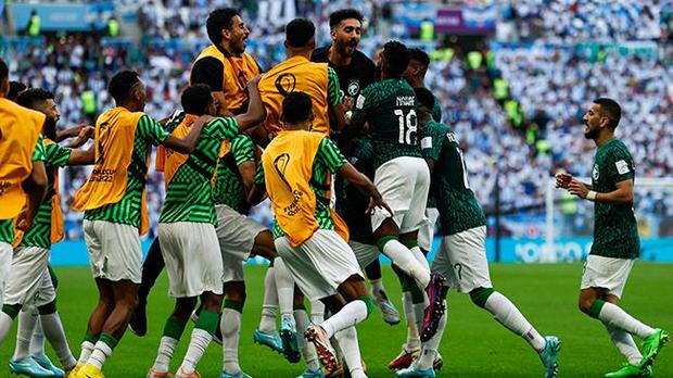 Jogadores da Arbia Saudita comemoraram muito a vitria sobre a Argentina (Foto: Khaled DESOUKI / AFP)