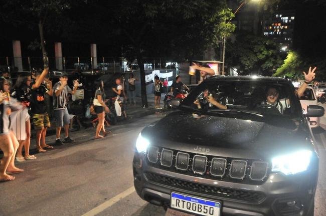 Festa da torcida do Atltico pela conquista do tricampeonato mineiro. Torcedores foram  sede do clube, em Lourdes, na regio Centro-Sul de BH, para celebrar a vitria sobre o Cruzeiro na final nica
