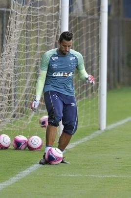 Mano Menezes montou Cruzeiro que deve encarar o Villa Nova no sbado e promoveu trs mudanas em relao ao ltimo jogo: Murilo entrou na vaga de Leo, Egdio no lugar de Marcelo Hermes e Robinho deu lugar a Ariel Cabral