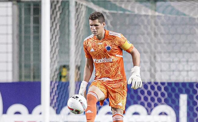 Rafael Cabral durante Cruzeiro e Pouso Alegre, pelo Mineiro