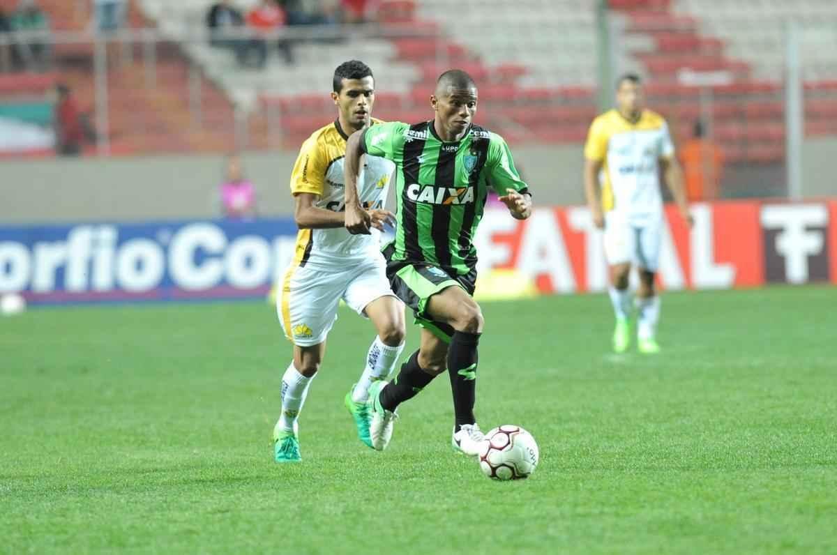 Imagens da partida entre Amrica e Cricima, no Independncia, pela Srie B do Brasileiro