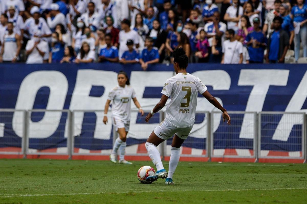 Cruzeiro e Atltico disputaram o ttulo na manh deste domingo no Mineiro 