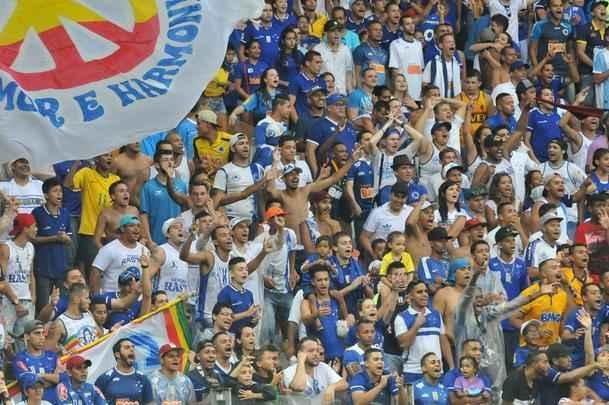 Cruzeiro e Amrica ficaram no empate, e permitiriam a chegada do Uberlndia  liderana