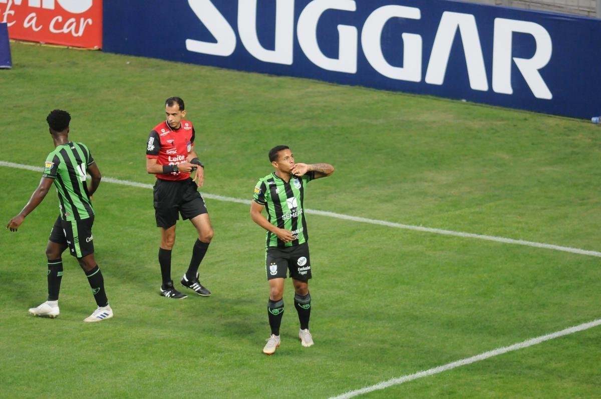 Fotos do clssico entre Amrica e Atltico, no Independncia, em Belo Horizonte, pela 10 rodada do Campeonato Mineiro. Jogo marcou o retorno dos dois rivais ao futebol em plena pandemia do novo coronavrus (Juarez Rodrigues/EM/DAPress)
