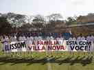 Villa Nova exibe faixa de apoio ao goleiro Elisson em jogo do Mdulo II