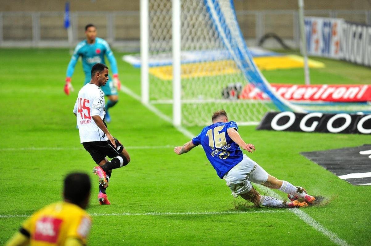 Fotos do jogo entre Cruzeiro e Vasco, no Mineiro, em Belo Horizonte, pela sexta rodada da Srie B do Brasileiro de 2021