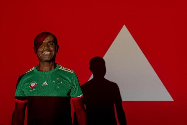 Novo uniforme foi lanado na tera-feira (17/08/2021)