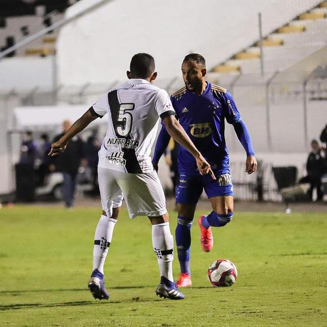 Fotos de Ponte Preta x Cruzeiro, no Moiss Lucarelli, em Campinas, pela 4 rodada da Srie B