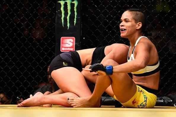 Fotos da grande vitória de Amanda Nunes pelo cinturão do UFC