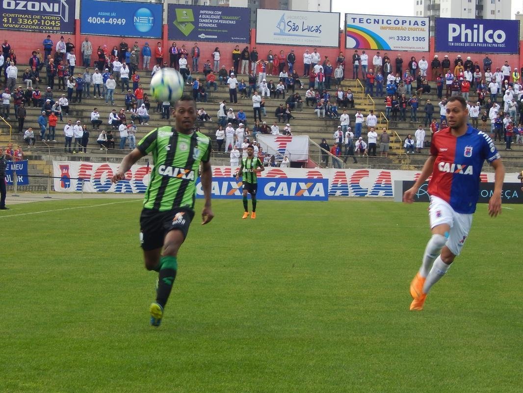 Amrica perde para o Paran Clube, em Curitiba: veja imagens da partida no Durival de Britto