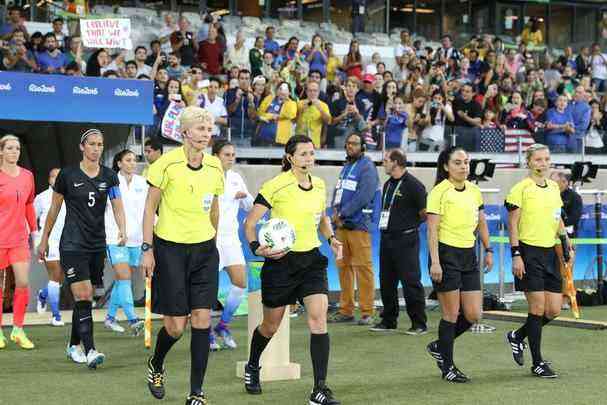 Imagens do duelo entre EUA e Nova Zelndia, no Mineiro, pelo torneio de futebol feminino do Rio 2016