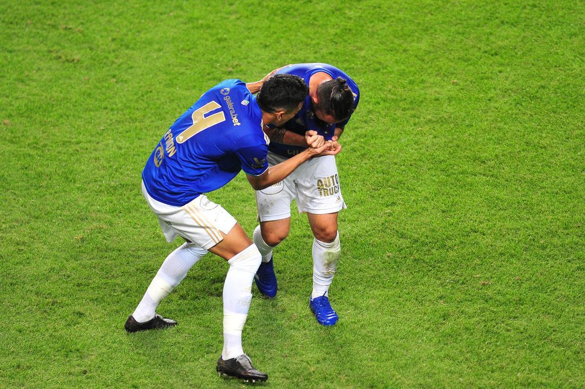 Fotos do duelo entre Cruzeiro e Vitria, no Independncia, em Belo Horizonte, pela 17 rodada da Srie B do Campeonato Brasileiro