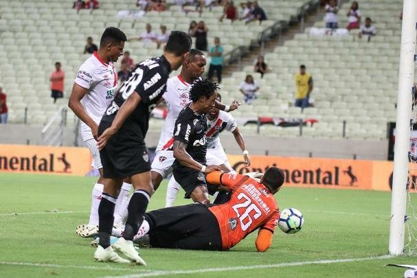 Veja imagens do empate entre Ferroviário-CE e Atlético no Castelão