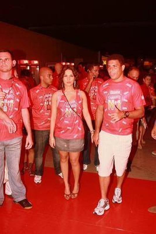 R9 e Bia Antony se conheceram em janeiro de 2007, em Paris. Ela morou com o craque na Itlia e no Brasil.