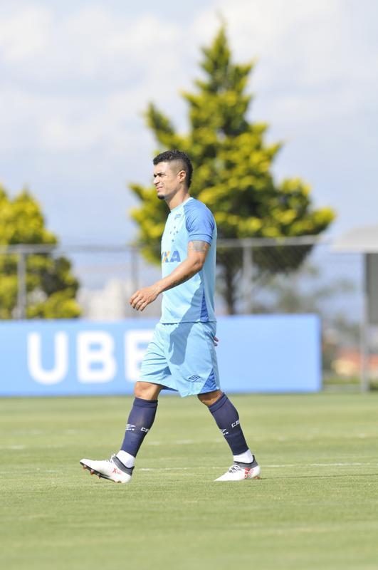 Mano Menezes montou Cruzeiro que deve encarar o Villa Nova no sbado e promoveu trs mudanas em relao ao ltimo jogo: Murilo entrou na vaga de Leo, Egdio no lugar de Marcelo Hermes e Robinho deu lugar a Ariel Cabral