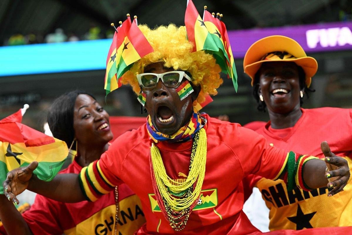 Ganeses e uruguaios acompanham partida pelo Grupo H da Copa do Mundo 