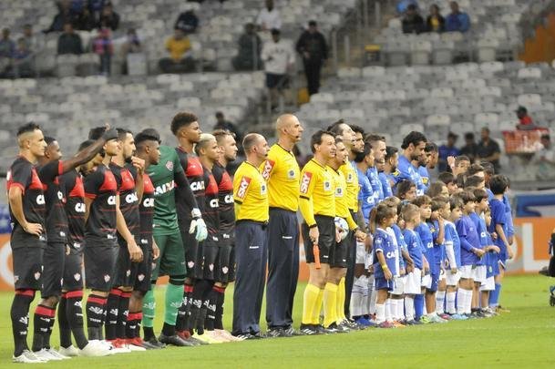 No segundo tempo, Fred marcou duas vezes e ampliou vantagem do Cruzeiro para 3 a 0