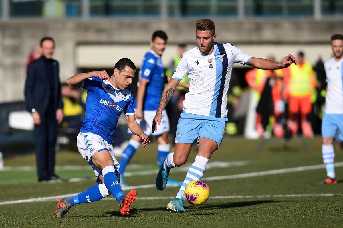 Volante Rômulo em jogo pelo Brescia, da Itália