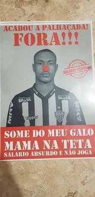 Imagens do protesto da torcida do Atltico na sede de Lourdes