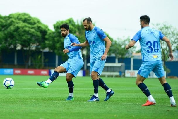 Imagens do treino do Cruzeiro nesta sexta-feira (12/10), antes do jogo contra o Vasco, pelo Brasileiro