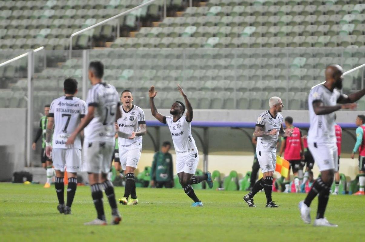 Fotos da derrota do Amrica para o Cear, por 2 a 0, no Independncia, pela 10 rodada da Srie A