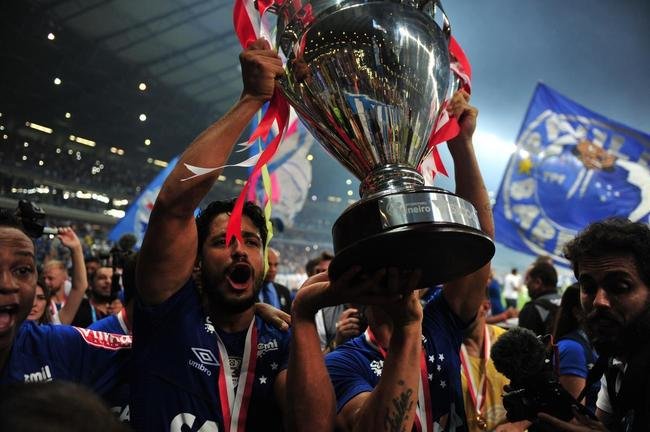 Festa do Cruzeiro com a conquista do Campeonato Mineiro sobre o Atltico