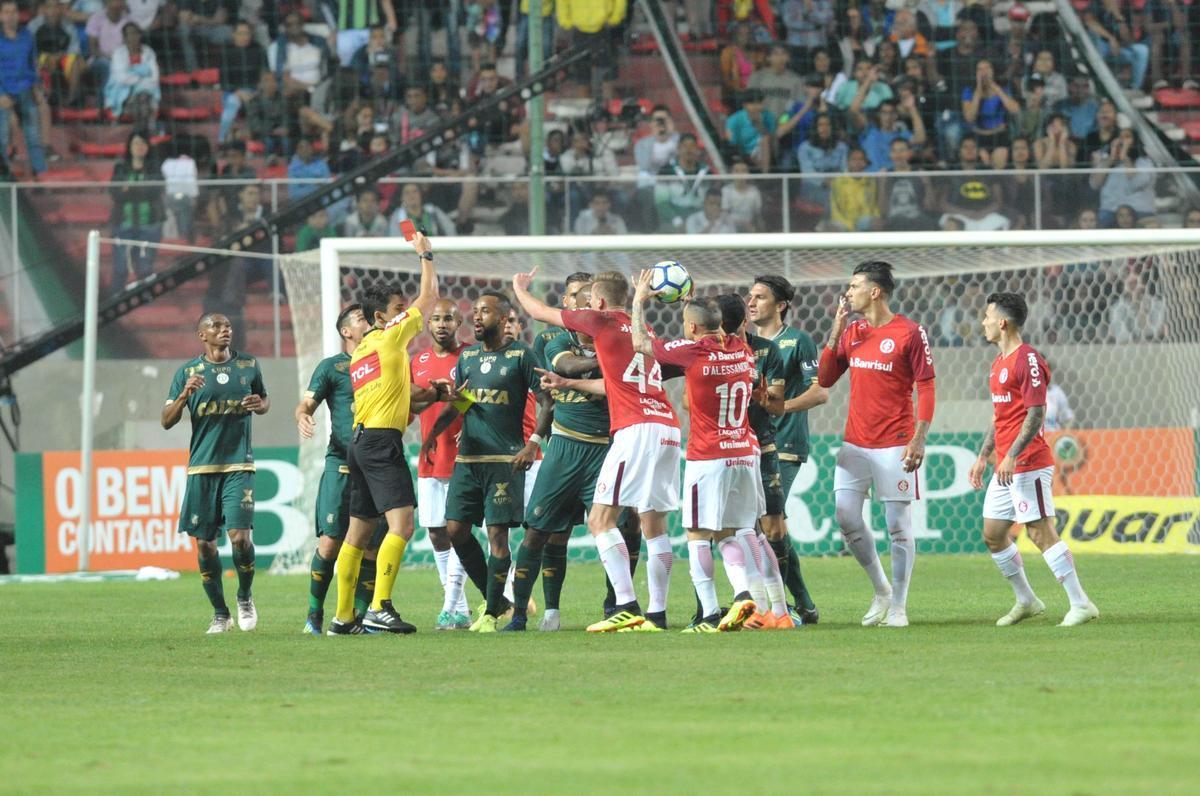 Fotos do jogo entre Amrica e Internacional, no Independncia, pela 15 rodada do Campeonato Brasileiro
