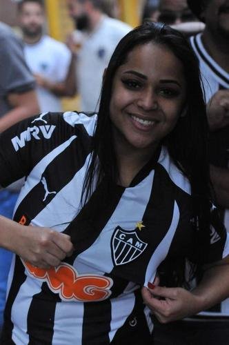 Nesta quinta-feira (2), torcedores do Atlético lotaram os bares de BH para acompanhar Bahia x Galo, jogo adiado da 32ª rodada do Campeonato Brasileiro. Na imagem, bares na região da Savassi.