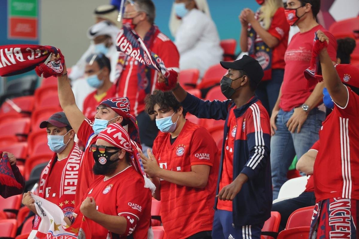 Bayern de Munique derrotou egpcios do Al Ahly por 2 a 0, com dois gols do polons Robert Lewandowski, e se garantiu na deciso do Mundial de Clubes contra o Tigres, do Mxico