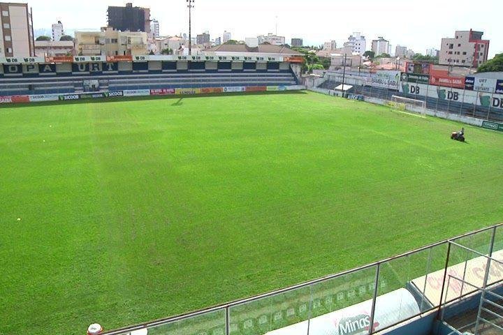 O estdio Zama Maciel, em Patos de Minas, pertence  URT. Atualmente, a capacidade de pblico  de 4.737.