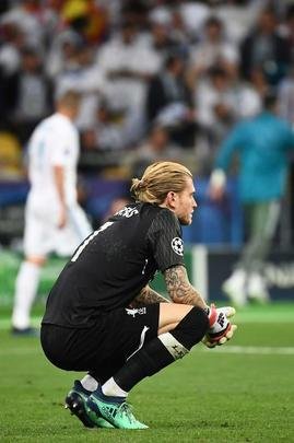 Bale fez 3 a 1 para o Real em nova falha do goleiro Loris Karius. Ele tentou encaixar defesa em chute de fora da área, mas deixou bola escapar. Festa dos merengues e frustração absoluta dos ingleses em Kiev