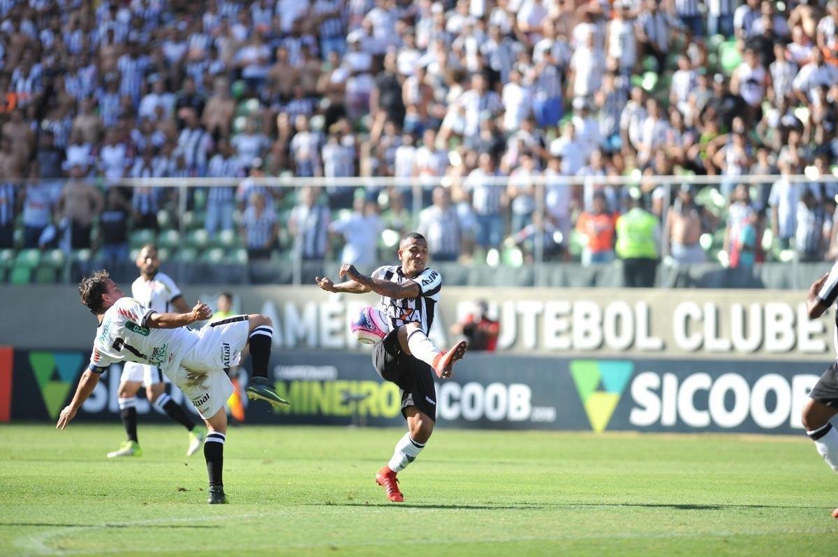 Imagens do duelo entre Atltico e Independncia, no Independncia, pelo Mineiro