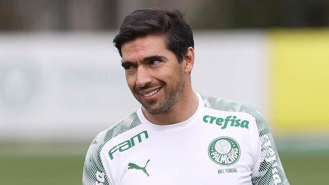 Abel Fernando Meira Ferreira, de 41 anos, chegou ao Brasil para o seu maior desafio na carreira. Foi anunciado pelo Palmeiras em outubro, conquistou o t�tulo da Copa Libertadores e busca tamb�m a ta�a da Copa do Brasil.