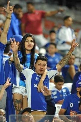 Chegada das torcidas de Cruzeiro e Grmio ao Mineiro para a semifinal da Copa do Brasil