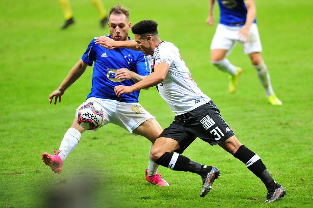 Fotos do jogo entre Cruzeiro e Vasco, no Mineiro, em Belo Horizonte, pela sexta rodada da Srie B do Brasileiro de 2021