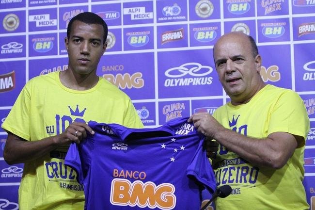 Apresentado pelo gerente de futebol Valdir Barbosa, Breno Lopes foi a ltima contratao feita pelo Cruzeiro antes de Alexandre Mattos anunciar sua sada. Lateral-esquerdo defendia o Paran