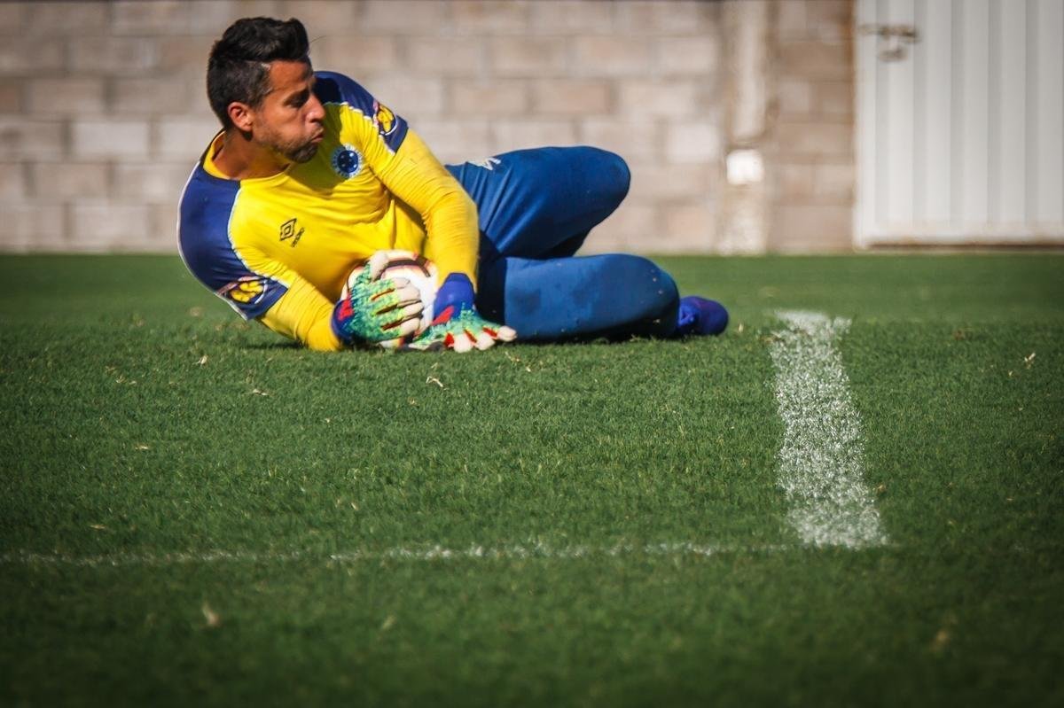 Cruzeiro treinou no complexo Nuevo Gasmetro, do San Lorenzo, antes da estreia na Copa Libertadores. Time celeste enfrenta o Huracn, nesta quinta-feira (07/03), s 19h, no El Palacio