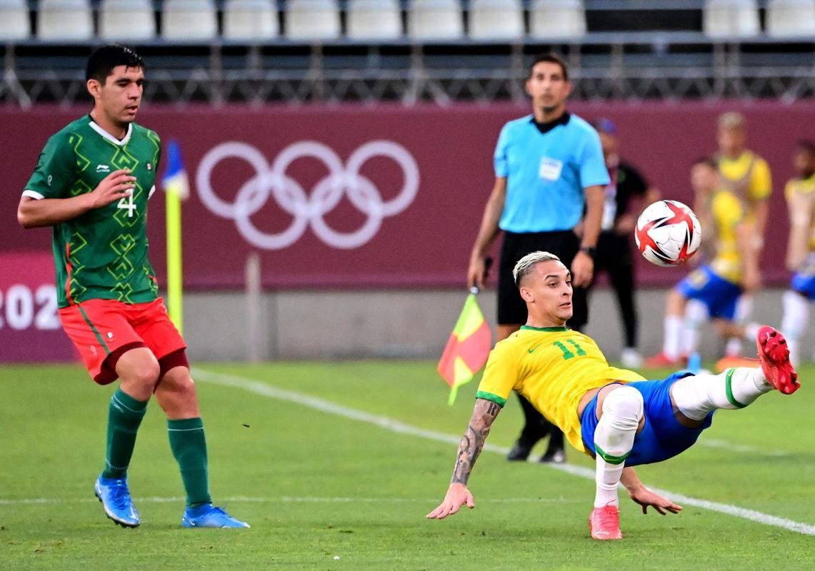 Fotos da vitria do Brasil sobre o Mxico, na semifinal do futebol masculino