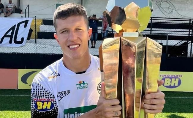 Jogador fez parte do elenco do Esquadrão de Aço na última temporada e estava atuando no Rans, da Indonésia