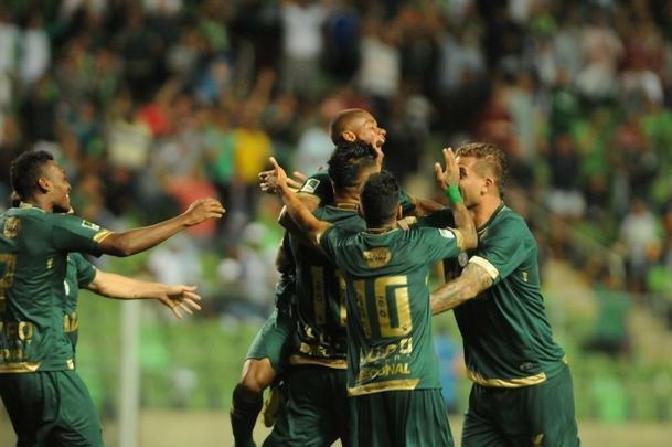 Equipes se enfrentaram, na noite deste domingo, pela penltima rodada do Brasileiro