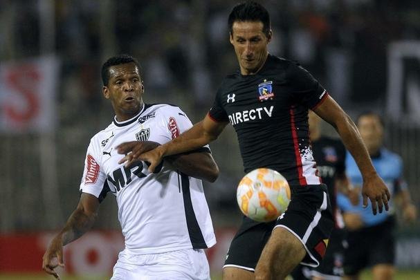 2015 - 18 de fevereiro - Colo Colo-CHI 2 x 0 Atltico - Estdio Monumental David Arellano, Santiago - Primeira rodada da fase de grupos. A estreia em 2015, no Chile, foi com derrota para o Cacique, por 2 a 0, com gols de Flores e Paredes. Naquele ano, o Galo foi eliminado nas oitavas de final para o Internacional.