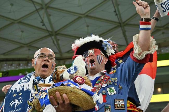 Torcedores no Estdio Al Thumama, em Doha, para o duelo entre Frana e Polnia, pelas oitavas de final da Copa do Mundo.