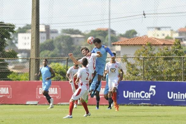 Com gols de Rafinha, David, Renato Kayzer e Murilo, Cruzeiro venceu Democrata-SL por 4 a 1 em jogo-treino nesta tera-feira, na Toca da Raposa 2 (fotos: Juarez Rodrigues/EM D.A Press)