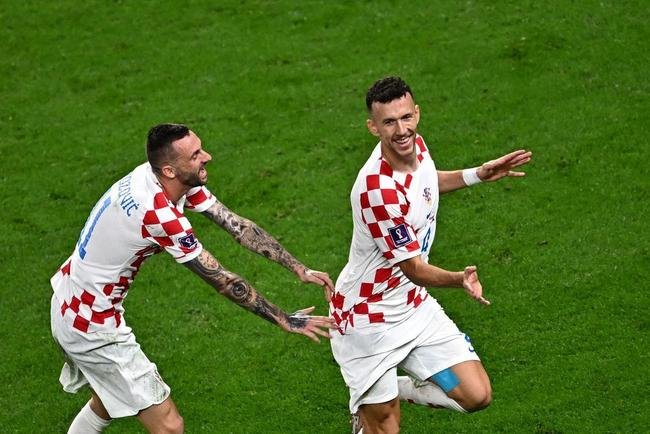 Lances da partida entre Japo e Crocia, pelas oitavas de final da Copa do Mundo.