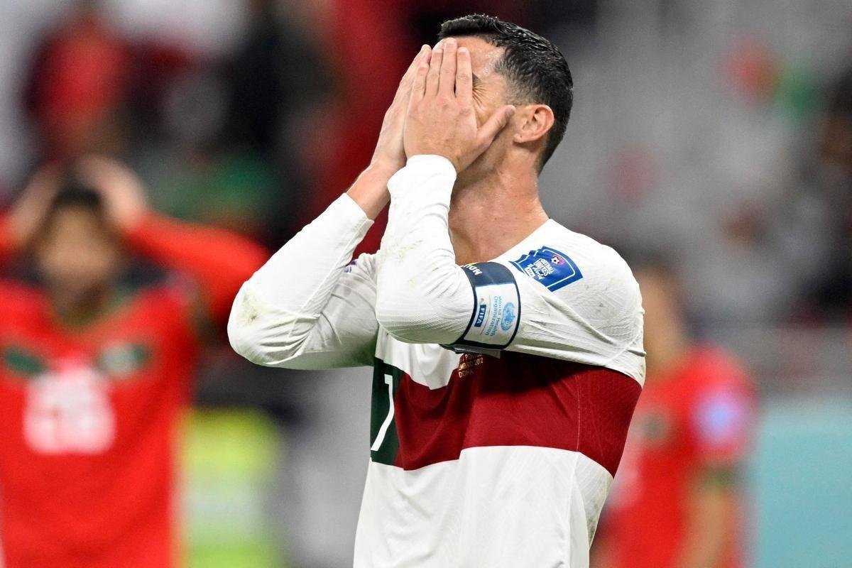 Cristiano Ronaldo chora aps eliminao de Portugal na Copa do Mundo diante de Marrocos