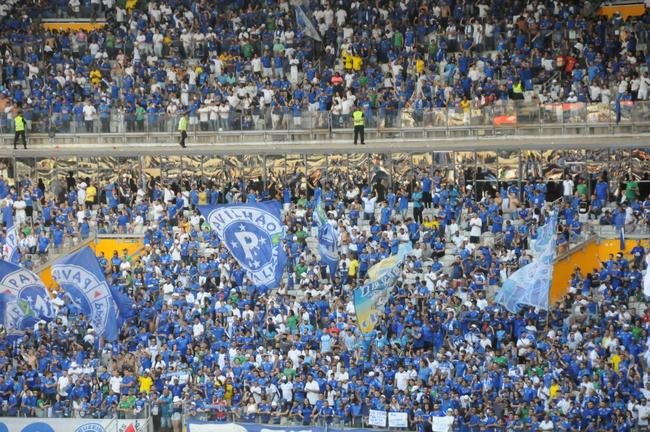 Fotos da torcida do Cruzeiro, no Mineiro, na partida contra a Ponte Preta pela 13 rodada da Srie B do Campeonato Brasileiro. Mineiro recebeu grande pblico mais uma vez