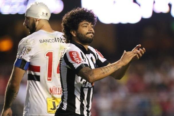 Lance de São Paulo x Atlético, jogo disputado no Morumbi pelo Campeonato Brasileiro